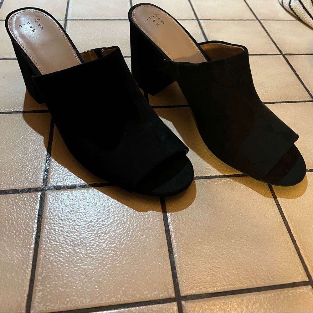 Black Peep-Toe Mules